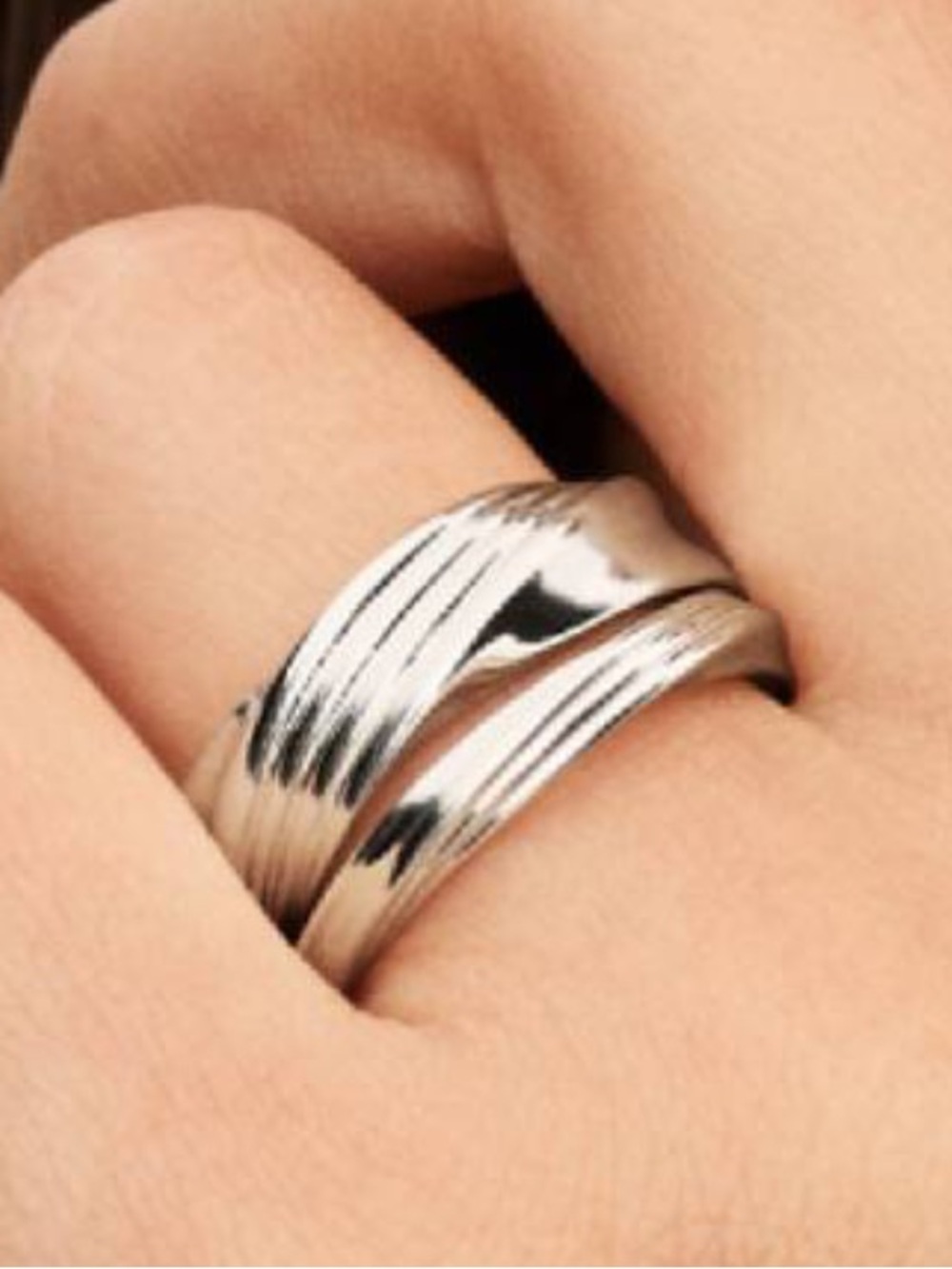 Pandora Twisted Single Stackable Ring - Picture 3 of 15